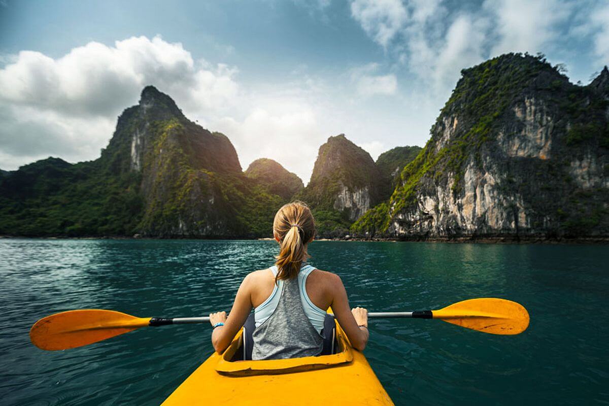 du lịch Hạ Long - chèo thuyền Kayaking