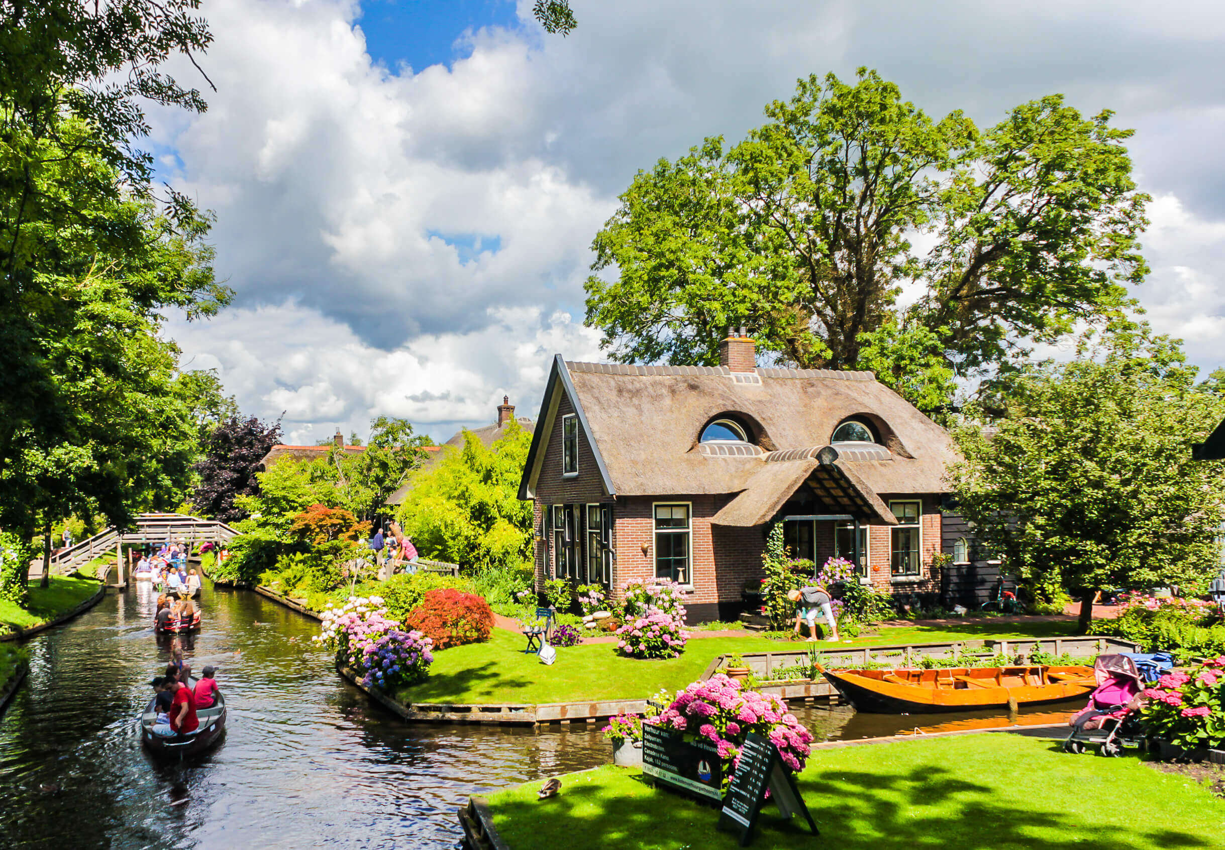 tour du lịch free & easy Hà Lan - Ngôi làng Giethoorn như bước ra từ các câu chuyện cổ tích